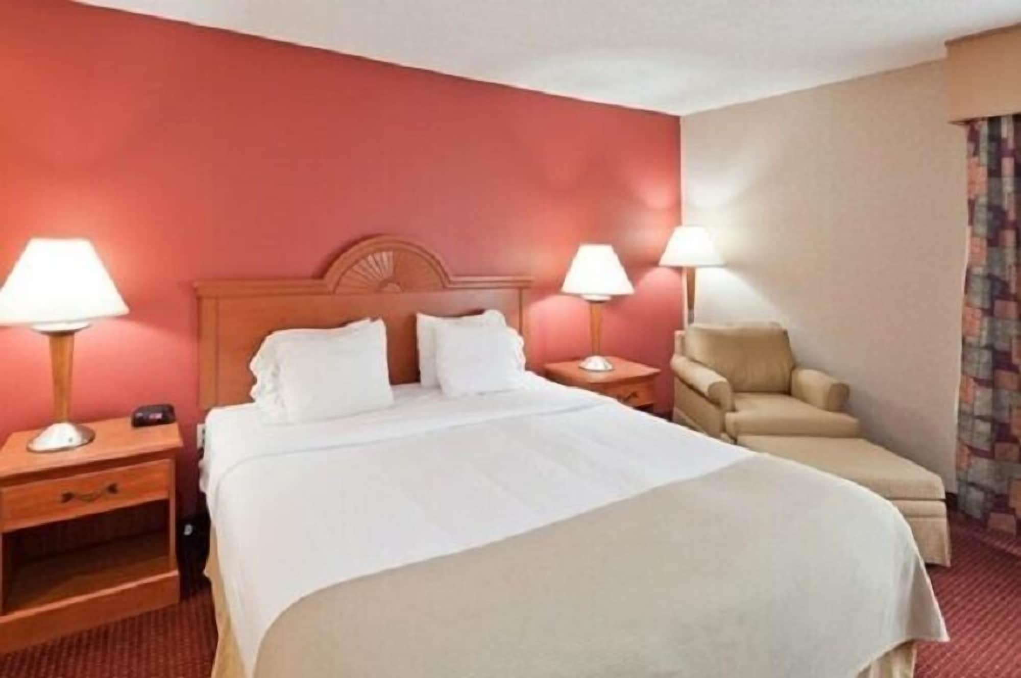 Holiday Inn Express Cincinnati-로렌스버그 외부 사진