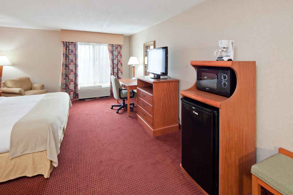 Holiday Inn Express Cincinnati-로렌스버그 외부 사진