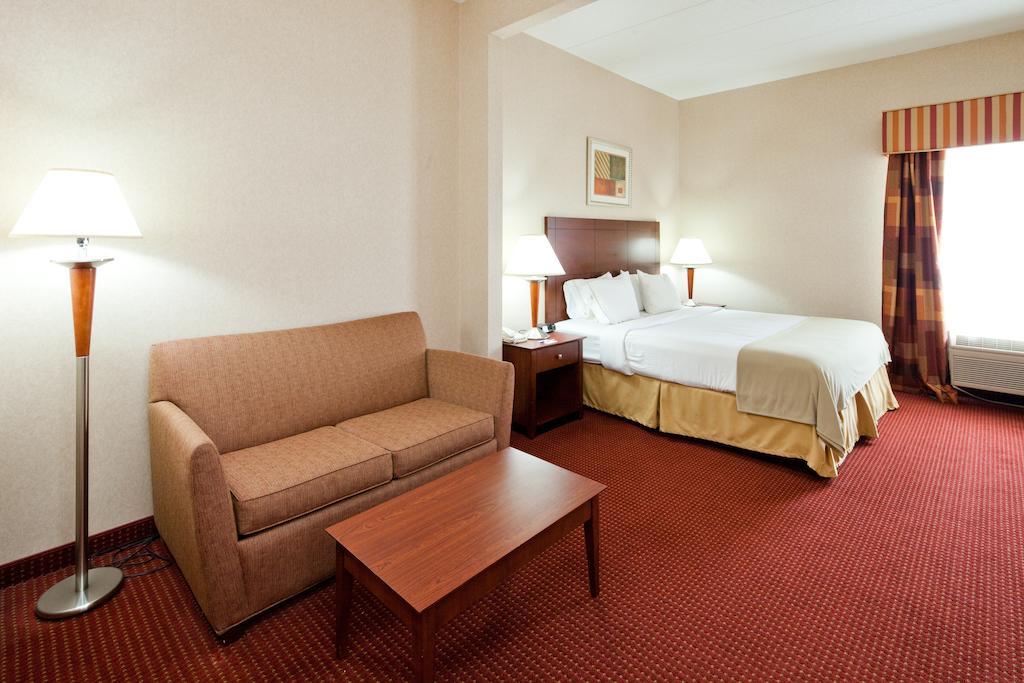Holiday Inn Express Cincinnati-로렌스버그 외부 사진