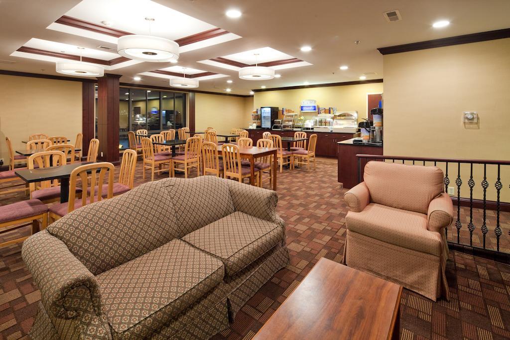 Holiday Inn Express Cincinnati-로렌스버그 외부 사진