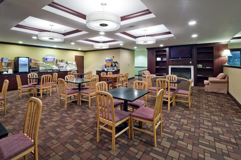 Holiday Inn Express Cincinnati-로렌스버그 외부 사진