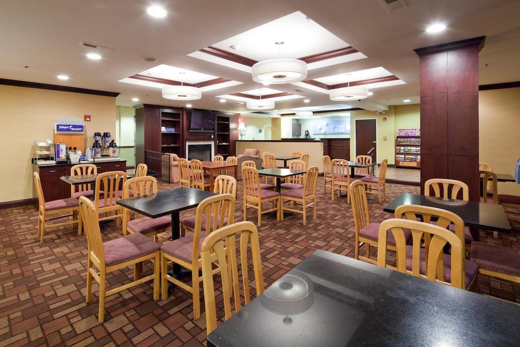 Holiday Inn Express Cincinnati-로렌스버그 외부 사진