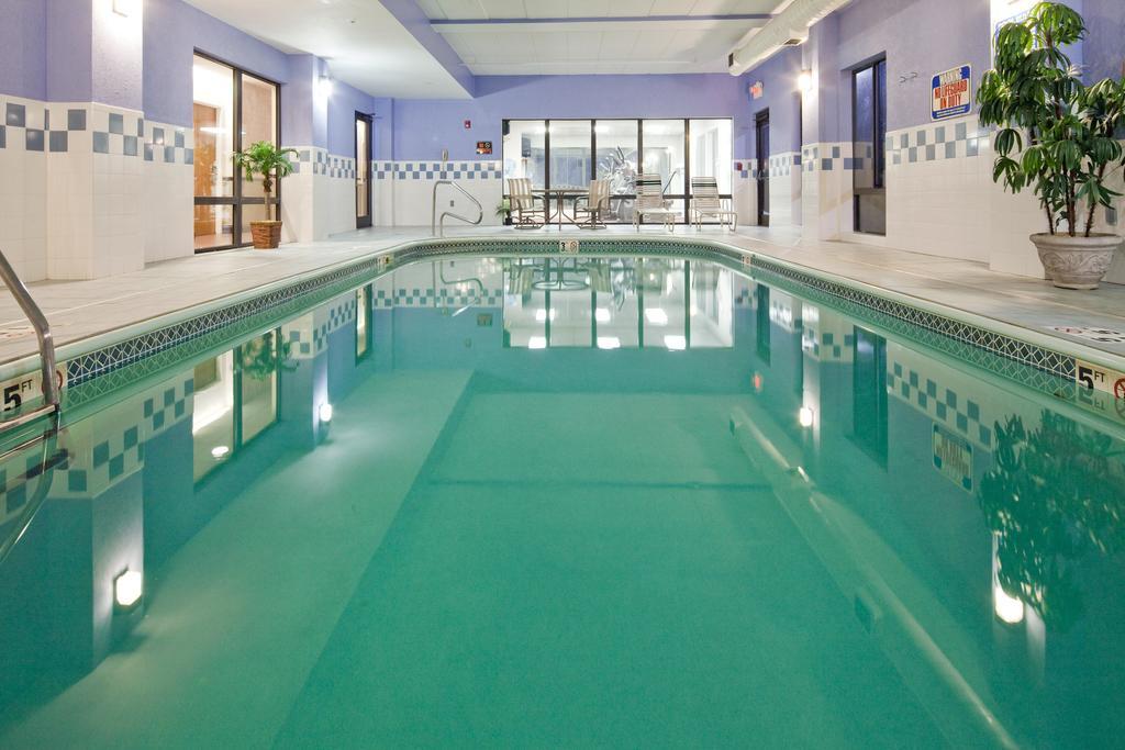 Holiday Inn Express Cincinnati-로렌스버그 외부 사진