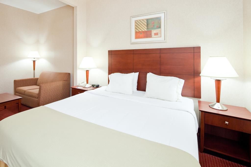 Holiday Inn Express Cincinnati-로렌스버그 외부 사진