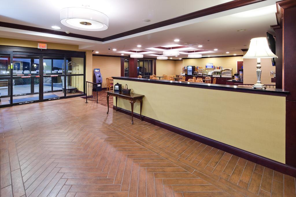 Holiday Inn Express Cincinnati-로렌스버그 외부 사진